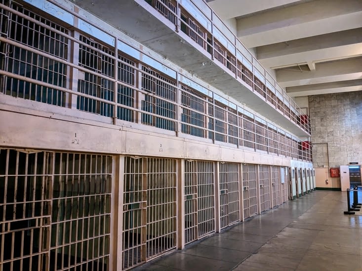 Si je me trompe pas, c'est ici que Sean Connery arrive à s'echapper