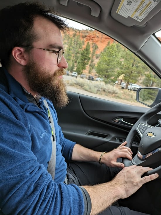 Juju conduit comme souvent, au moins il n'est pas malade !