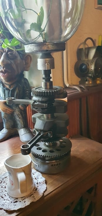 Une création - un arbre à cames luminaire