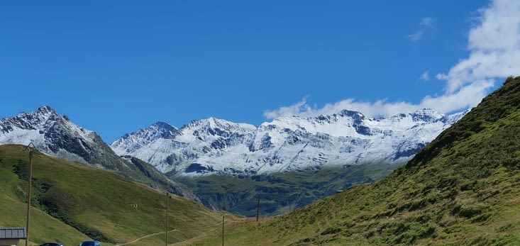 Sur la route entre les cols