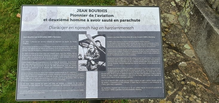 Monument à la mémoire de Jean Bourhis 2