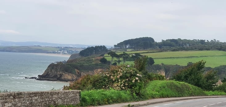Vue depuis le D7 (village de Douarnenez) 1