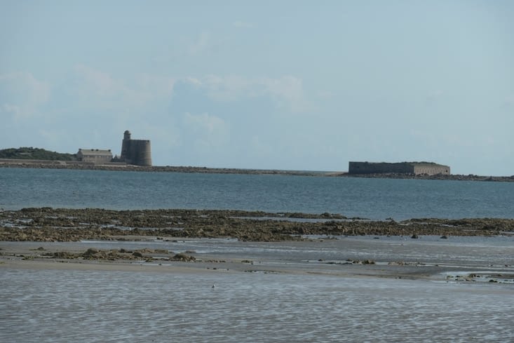 La Tour de Tatihou avec le Fort de l'Ilet 2
