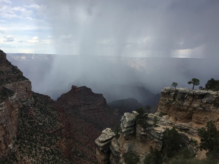 Un rideau d'orage sur le grand canyon !