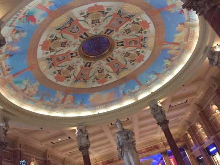 Ceasars Palace, 4000 chambres, 29 étages, 15442m2 de jeux...