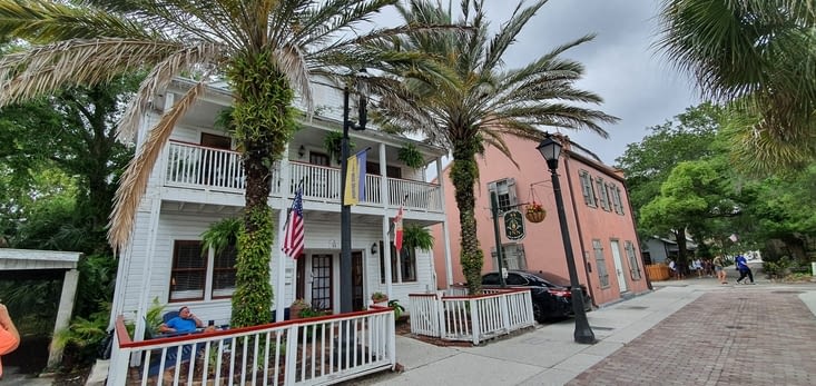 Une rue du quartier historique