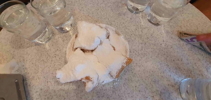 Les célèbres beignets soi-disant français du Café du Monde