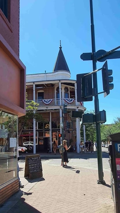 Un batiment ancien parmi tant d'autres