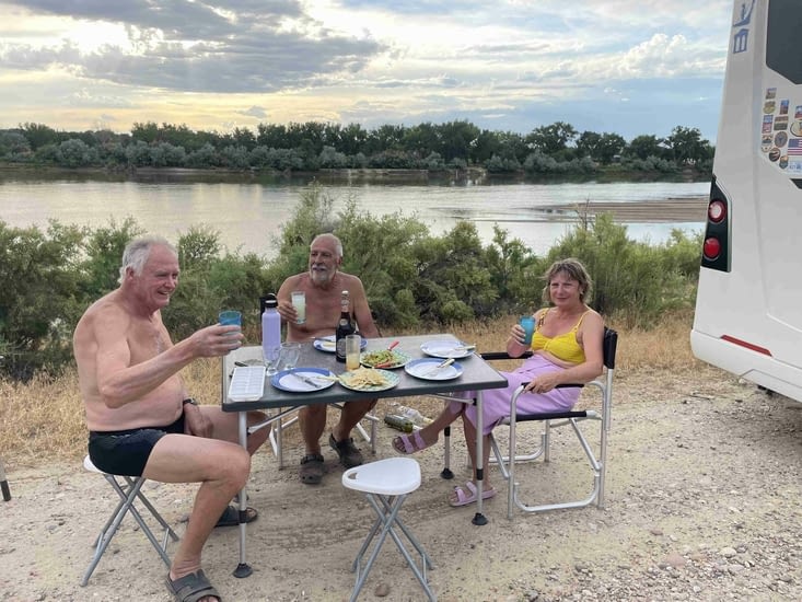 Repas au bord de l'eau