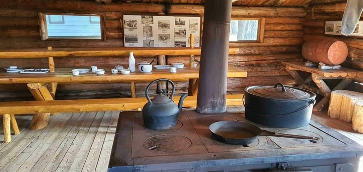 Menu identique tous les jours: soupe au lard et pois au lard