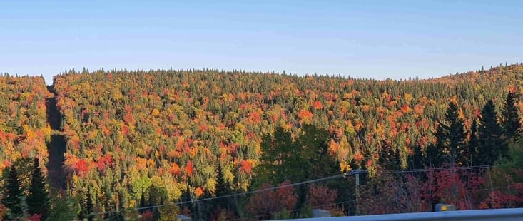 et de l'autre coté un festival de couleurs sur les collines