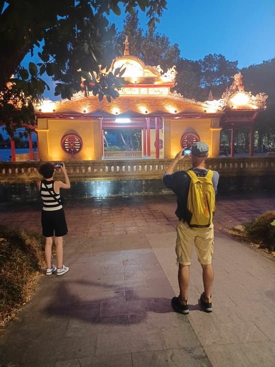 Les vrais touristes !! tout de même éloignés des sentiers au plus proche des vietnamiens
