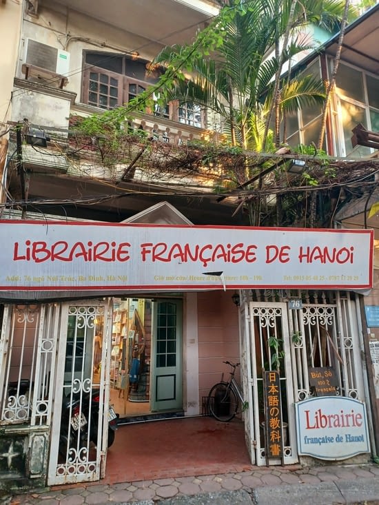 Arrêt à la librairie française avec une belle dédicace de la responsable....
