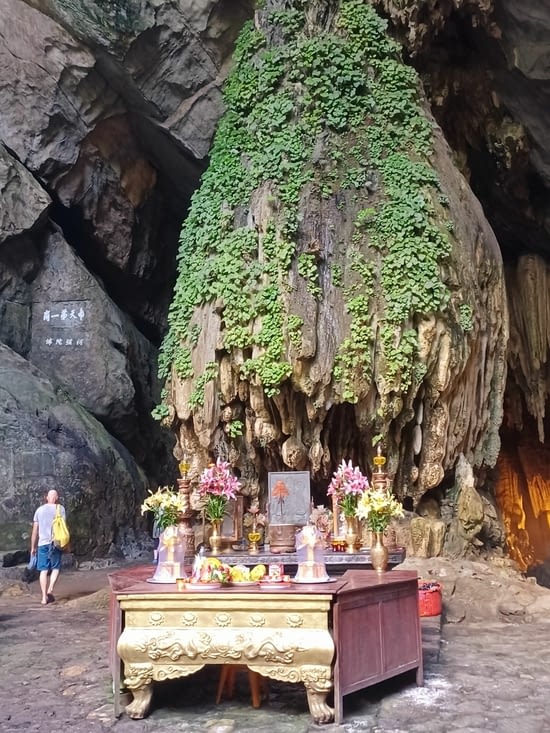 Impressionnante grotte, véritable témoin du culte des ancêtres