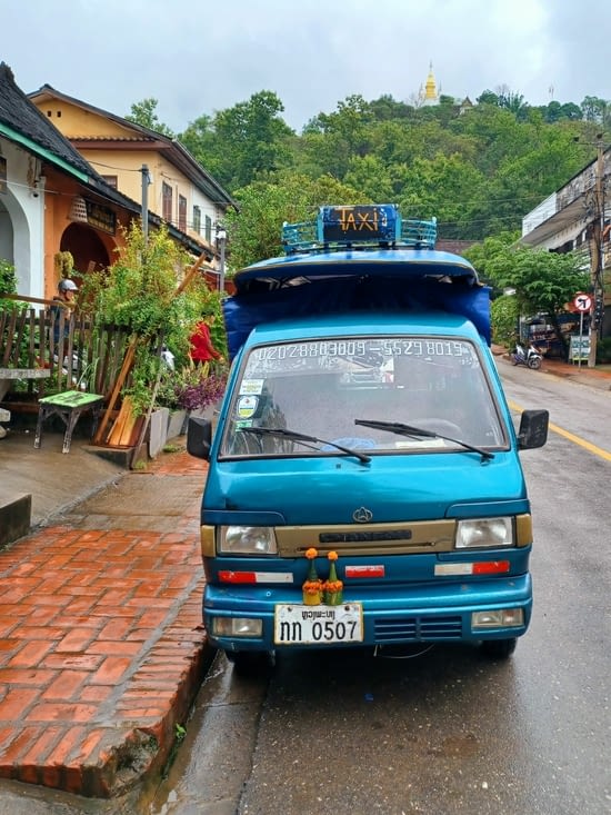 Des taxis atypiques, la circulation est plus calme, pas de stress au Laos