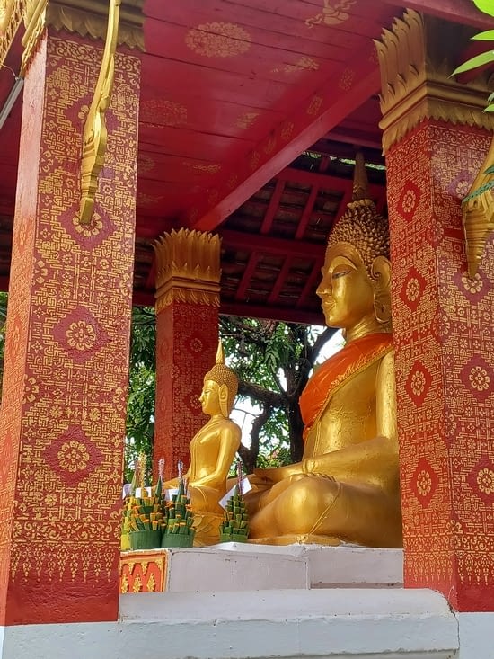 Vat Sene,  majestueux Bouddhas