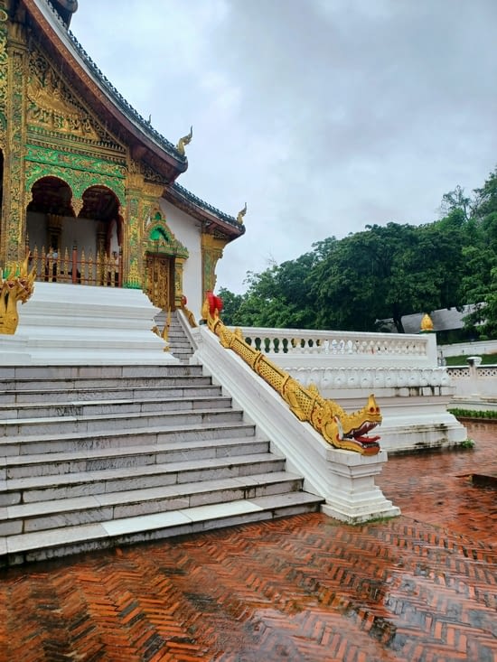 Entrée du temple qui abrite le Bouddha d'or