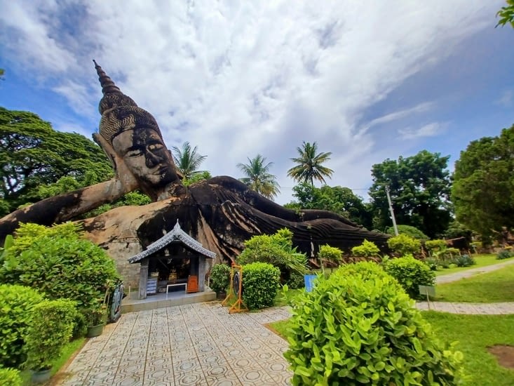 Grand Bouddha allonge de 40m par 15m de haut