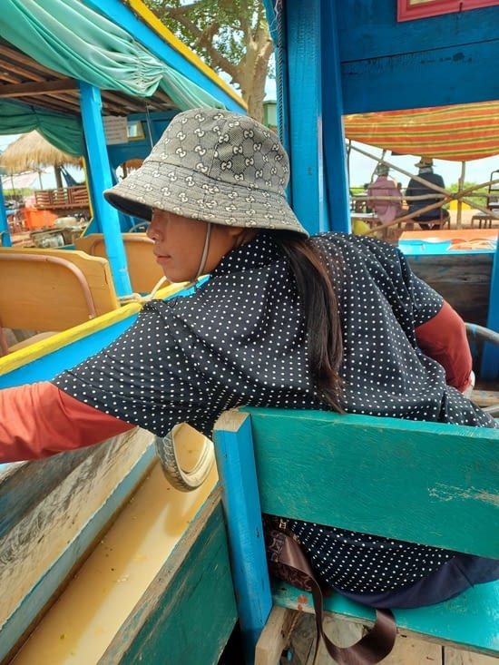 Notre conductrice sur le fleuve vers le village des pecheurs à Kamplong Phluk