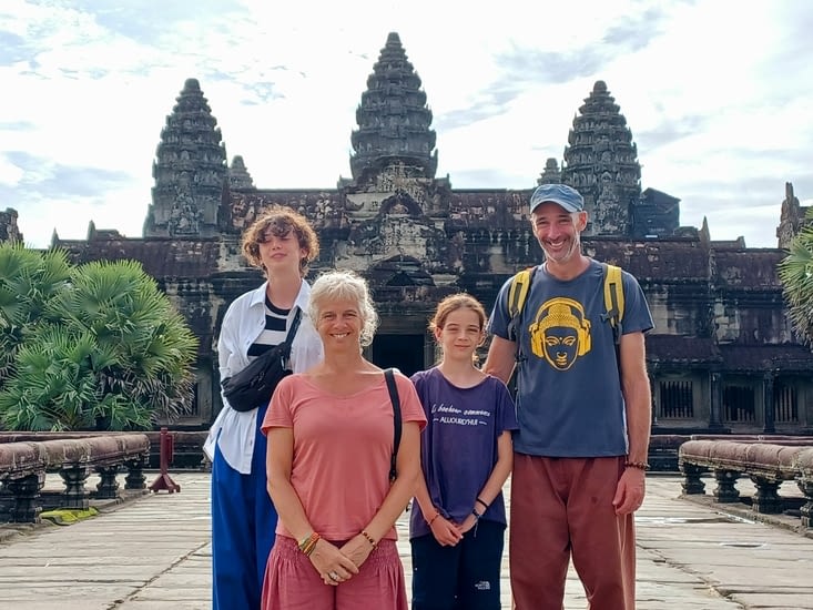The family in front of the Angkor Wat