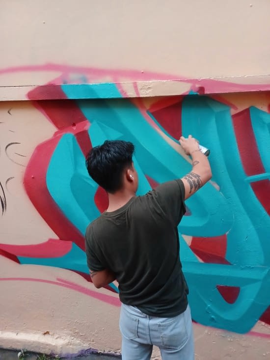 De l'autre côté des murs de la Pagode une vie artistique dans la rue....