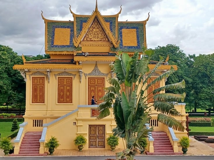 Les bâtiments étaient à l'origine en bois. Ils ont été rebâtis en bétons.