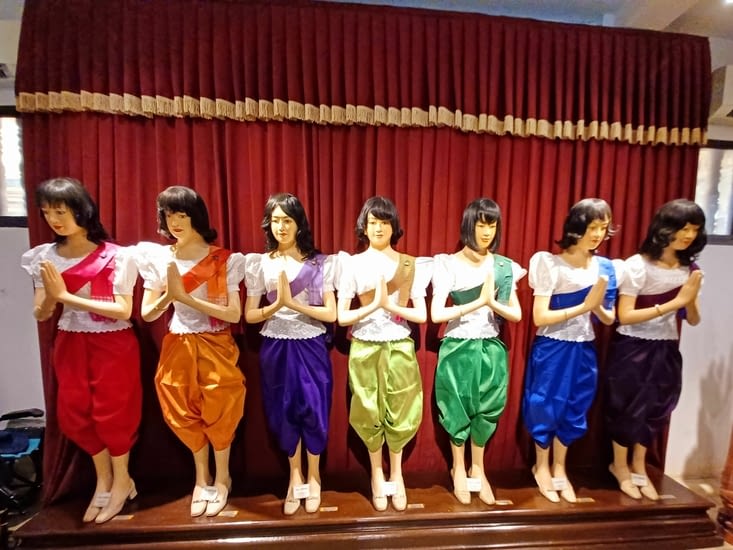 Pantalons traditionnels du roi un pour chaque jour