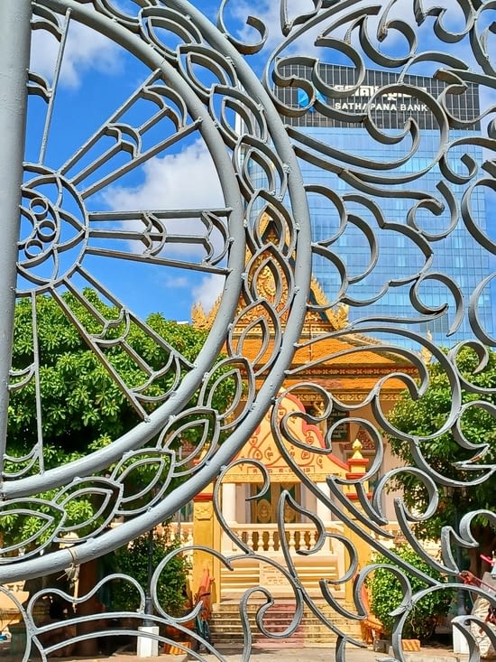 Avec les filles on part se promener le temps que Stef se fasse tatouer