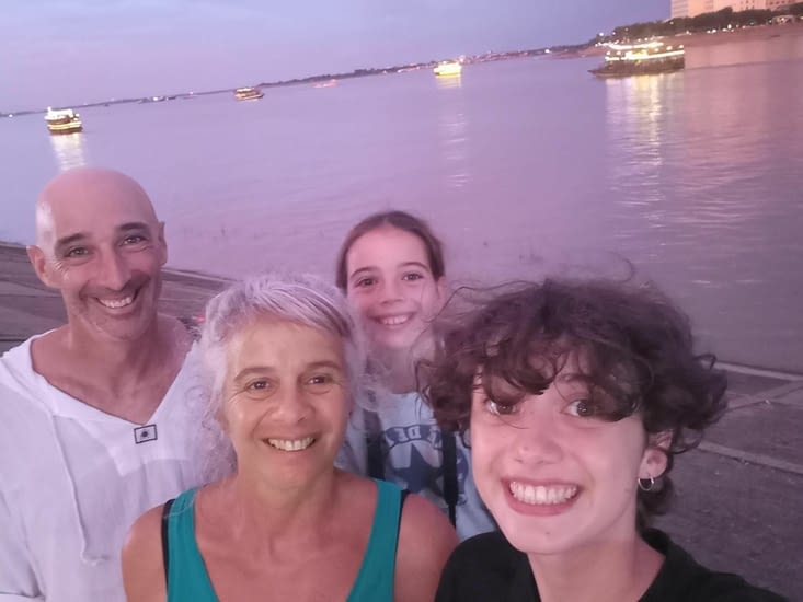 Un dernier selfie... famille heureuse de son voyage