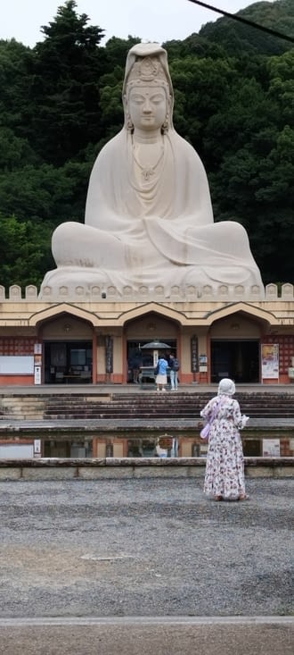 l'une des plus grandes statues de Buddha du pays