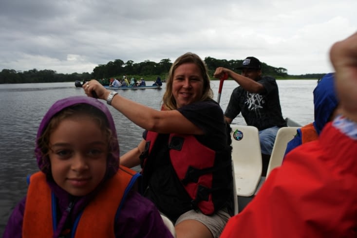 En canoe vers le Parc National de Tortuguero