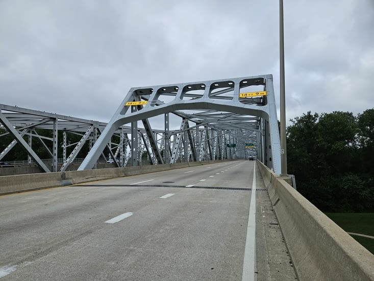 Le pont qui mène à Jefferson