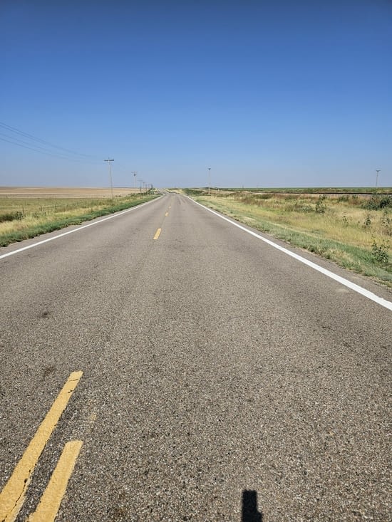 A part la route,  il n'y a rien d'intéressant à regarder