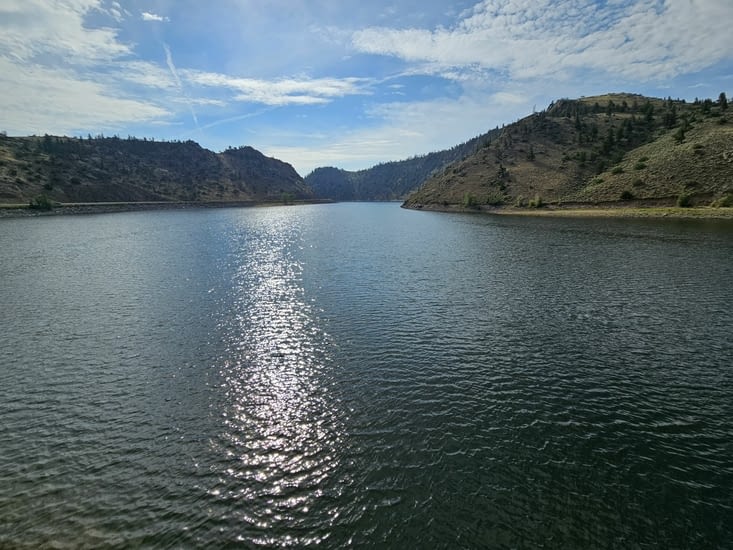 .The Blue Mesa reservoir ( lac de barrage)