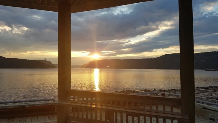 Magnifique coucher de soleil sur le fjord