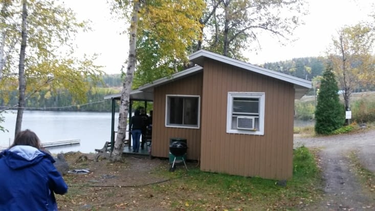 Le petit chalet au bord du Lac Long