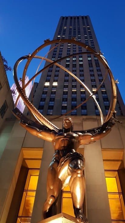 Atlas portant le monde devant le Rockfeller Center