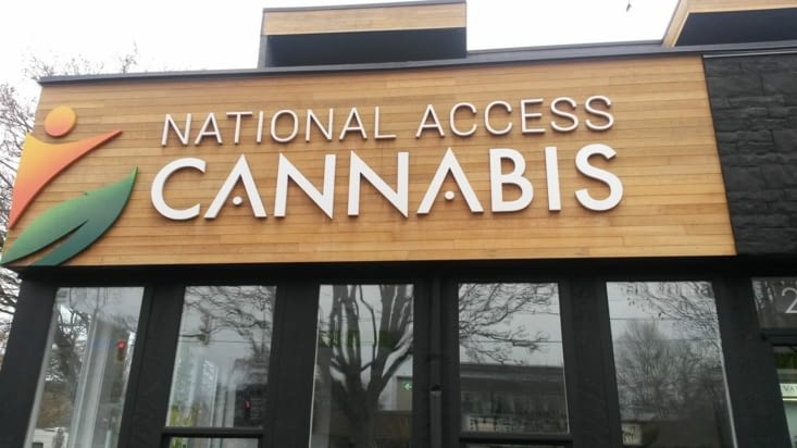 On trouve de nombreux centres de vente de cannabis à but "thérapeutique"