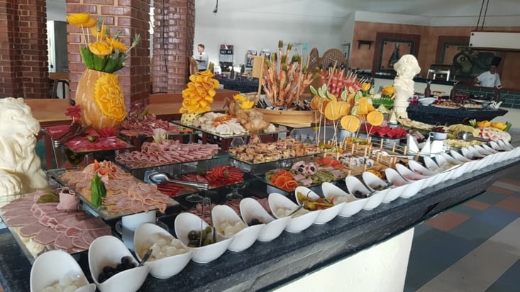 Le buffet est varié et succulent