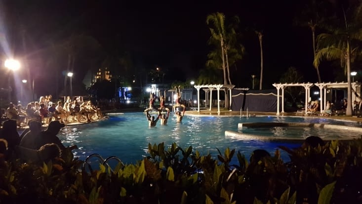 Spectacle aquatique à l'hôtel