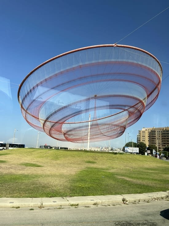 Visite porto - front de mer - sculpture sur un giratoire