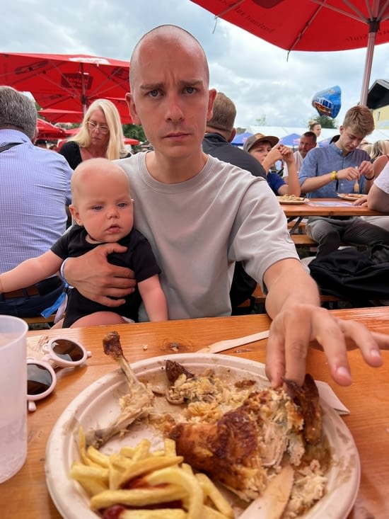 Maden a faim il n’a pas kiffé sa purée