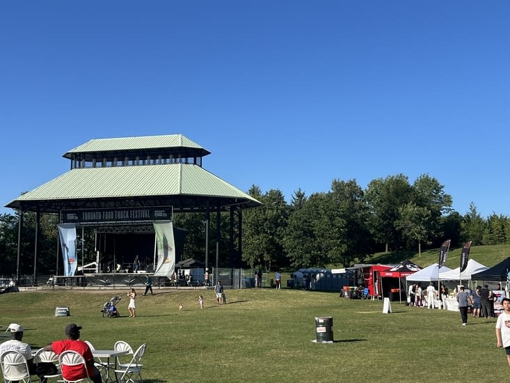 Le festival et la scene
