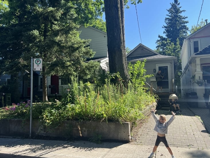 Nina contente de partir découvrir le Canada !