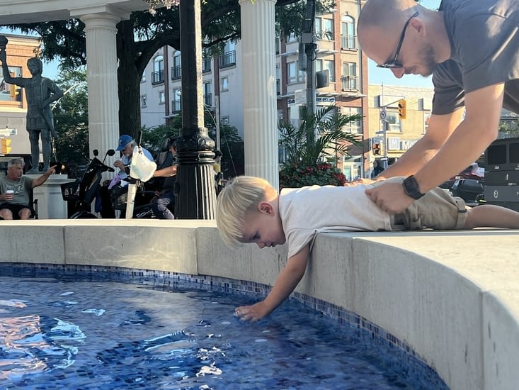 Les mains dans l eau