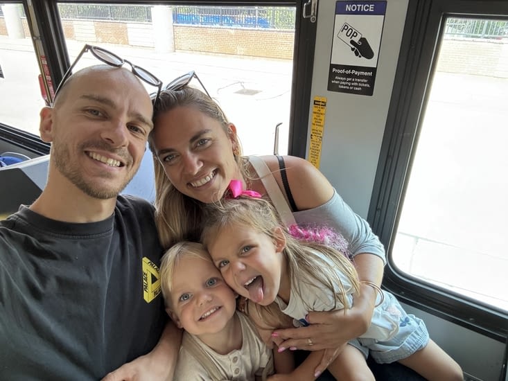 On passe quand même pas mal de temps dans les transport..