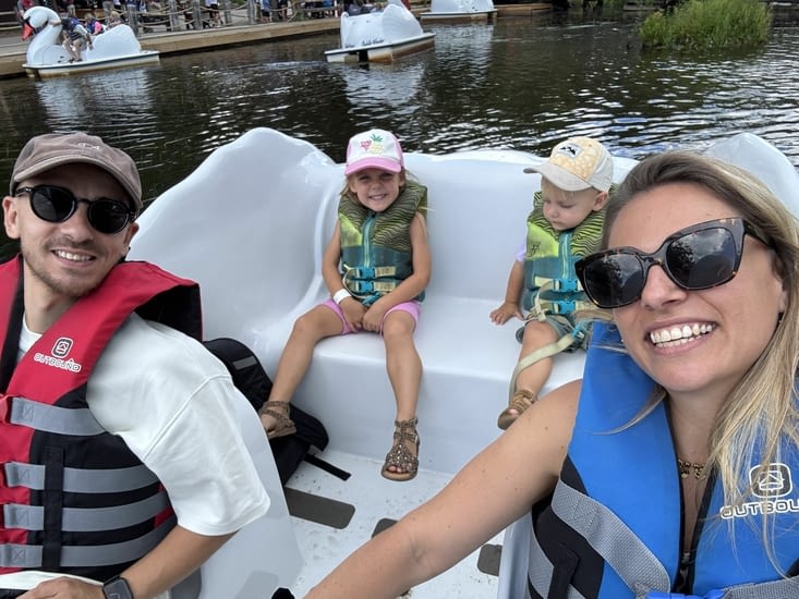 Petite session pedalo en famille !