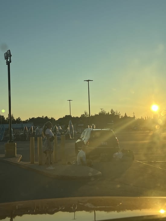 On est partis chercher tata et tonton qui était a la rue avec leurs valises