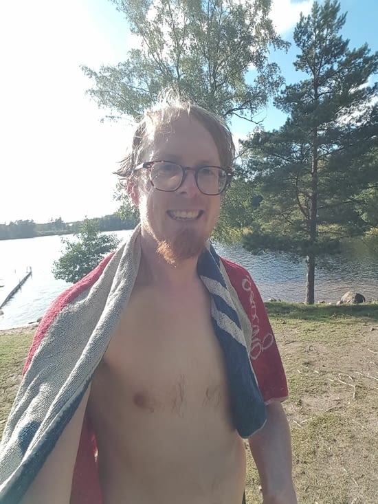 Hé voilà, un Cédric tout propre prêt à aller faire la fête !