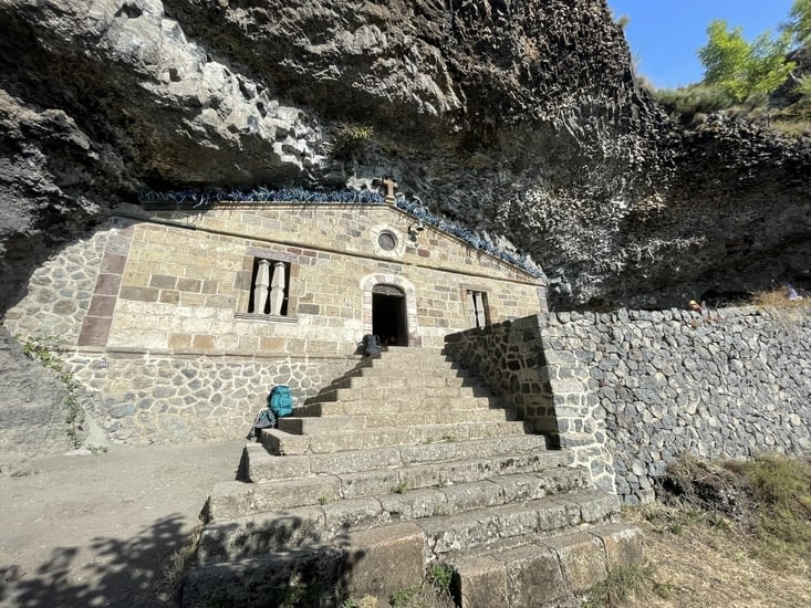 La Chapelle Madeleine - construite dans la roche comme celle par chez nous à la Ste Baume
